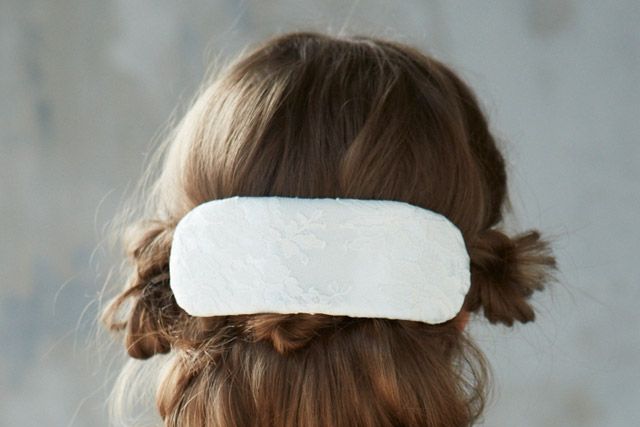 Brown, Hairstyle, Skin, Shoulder, Joint, Back, Style, Hair accessory, Beauty, Neck, 