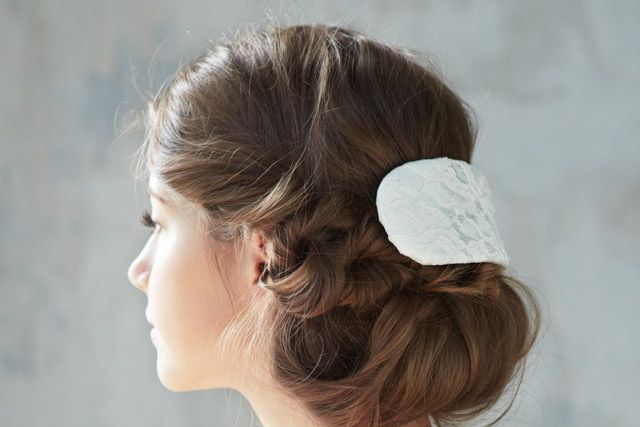 Clothing, Ear, Hairstyle, Skin, Shoulder, Bridal accessory, Joint, Style, Hair accessory, Beauty, 