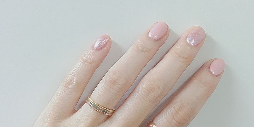 Finger, Skin, Jewellery, Nail, Ring, Nail care, Pre-engagement ring, Body jewelry, Engagement ring, Beige, 