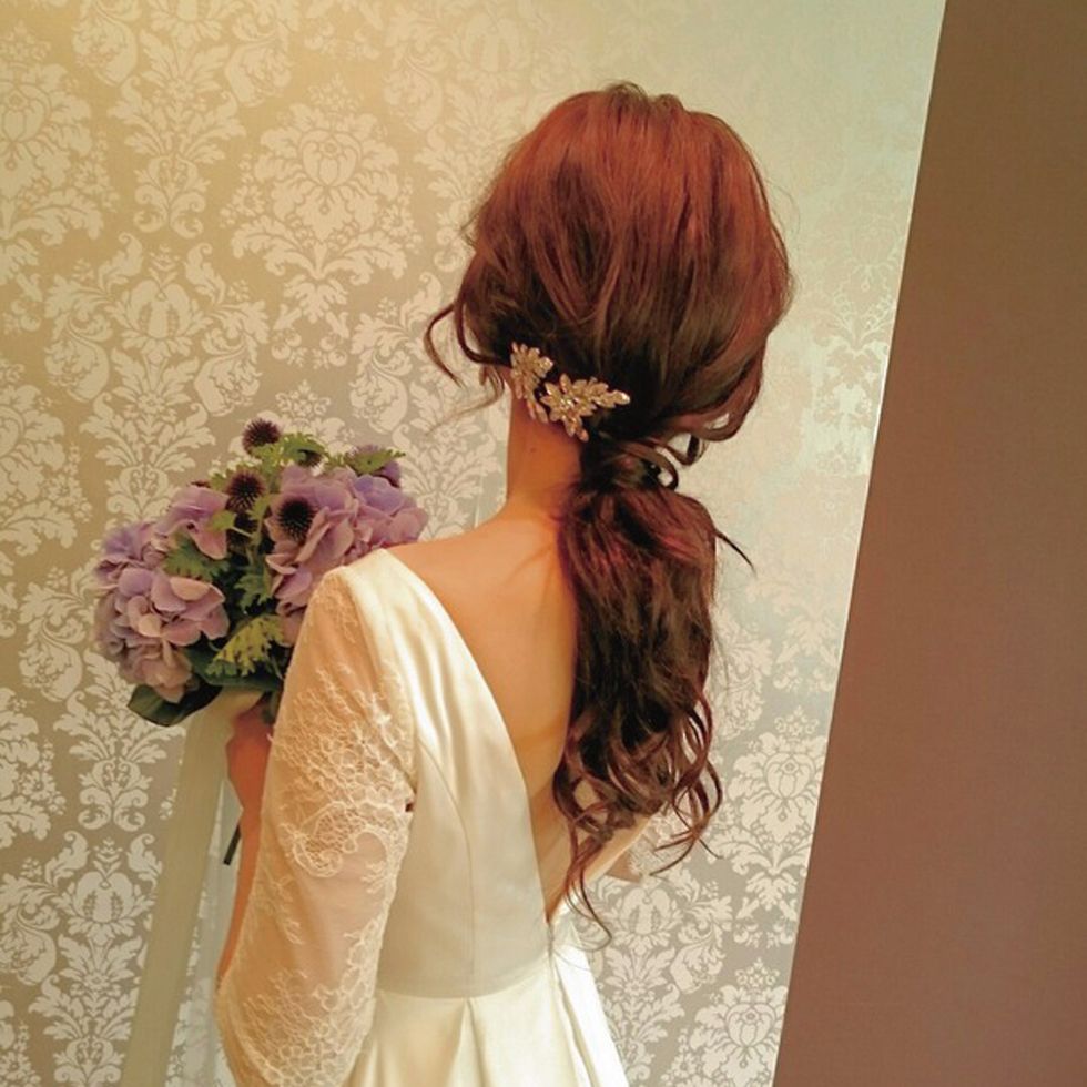 Clothing, Hairstyle, Petal, Shoulder, Hair accessory, Style, Dress, Headgear, Bridal accessory, Wedding dress, 