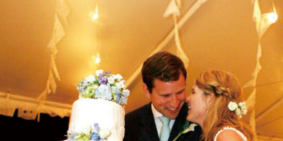 Wedding cake, Cake decorating, Photograph, Icing, Cake, Sugar paste, Wedding ceremony supply, Wedding dress, Cutting the wedding cake, Bridal clothing, 