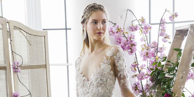 Wedding dress, Gown, Dress, Clothing, White, Bridal clothing, Shoulder, Bridal party dress, Bride, Flower Arranging, 