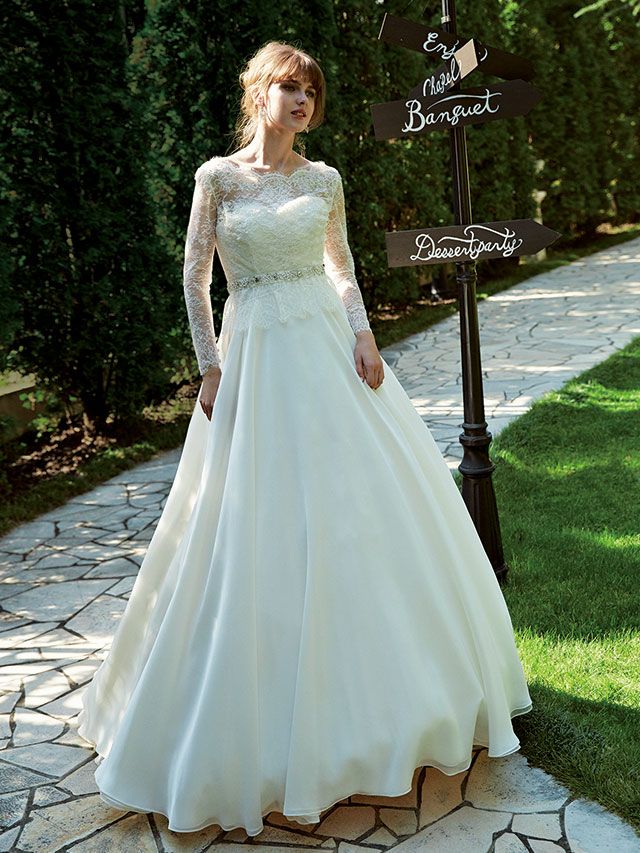 Clothing, Dress, Sleeve, Shoulder, Textile, Bridal clothing, Formal wear, Wedding dress, Gown, Bride, 