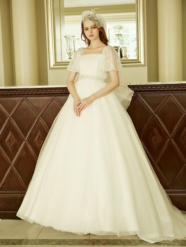 Clothing, Dress, Sleeve, Bridal clothing, Shoulder, Textile, Photograph, White, Formal wear, Wedding dress, 