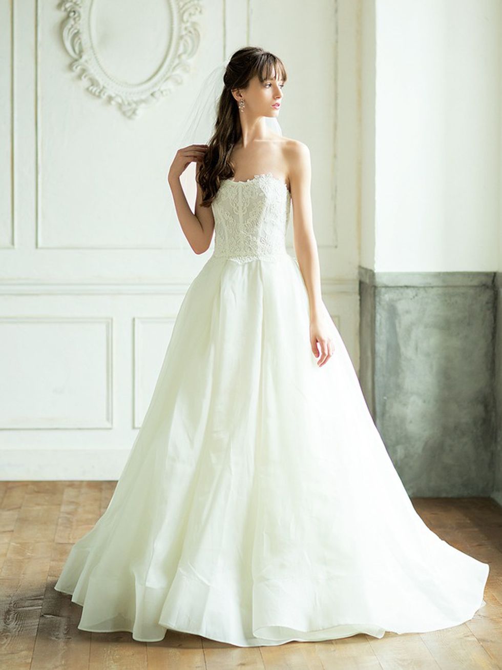 Gown, Wedding dress, Clothing, Dress, Fashion model, Bridal party dress, Bridal clothing, Photograph, Shoulder, Bride, 