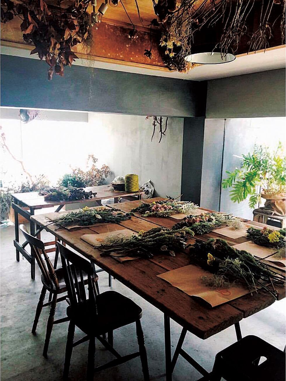 Table, Furniture, Twig, Outdoor table, Design, Kitchen & dining room table, Houseplant, Dining room, Desk, Herb, 