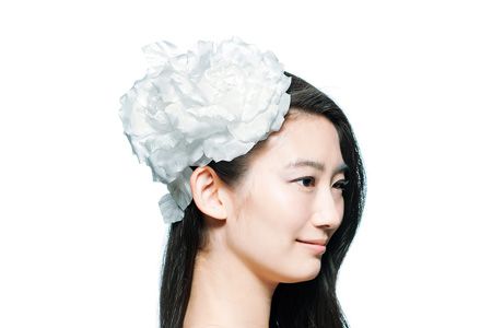 Hairstyle, Eye, Shoulder, Textile, Hair accessory, Headpiece, Style, Headgear, Costume accessory, Beauty, 