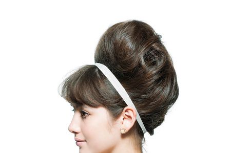 Ear, Hairstyle, Sleeve, Shoulder, Dress, Bridal accessory, Hair accessory, Style, Bridal clothing, Headpiece, 