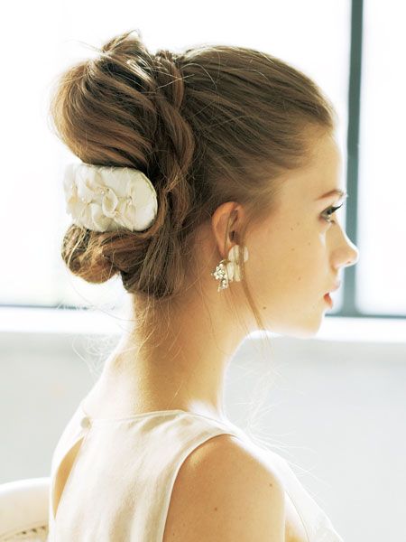 Ear, Hairstyle, Skin, Bridal accessory, Forehead, Shoulder, Earrings, Eyelash, Hair accessory, Style, 