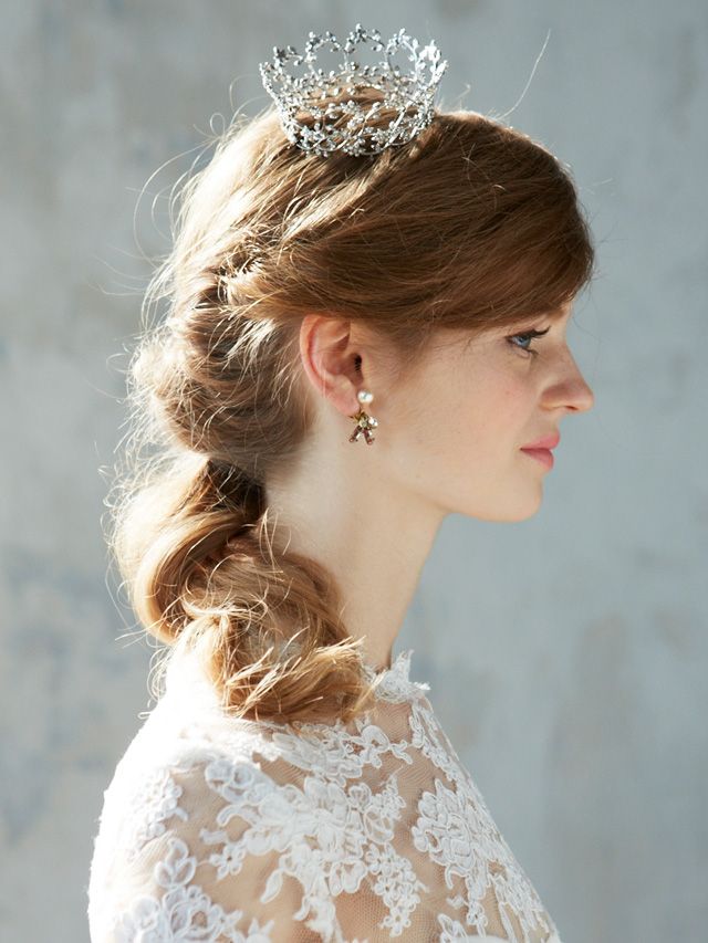 Head, Ear, Hairstyle, Bridal accessory, Photograph, Hair accessory, Style, Fashion accessory, Headpiece, Dress, 
