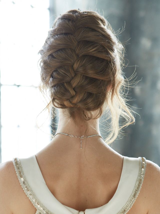 Hairstyle, Shoulder, Style, Beauty, Fashion, Neck, Back, Bun, Brown hair, Chest, 