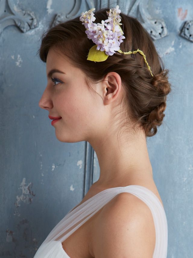 Ear, Hairstyle, Forehead, Shoulder, Hair accessory, Photograph, Headpiece, Style, Fashion accessory, Bridal accessory, 