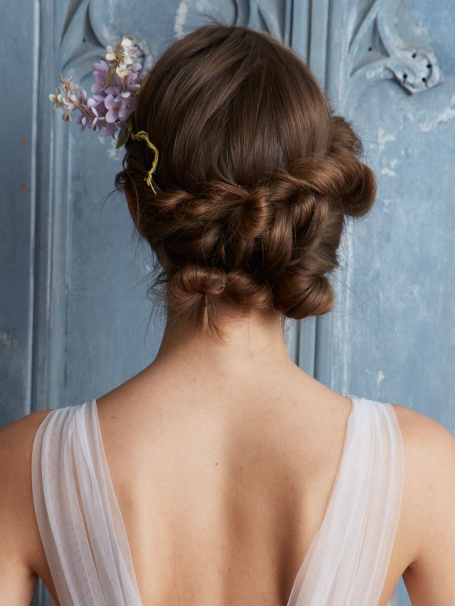 Hairstyle, Shoulder, Joint, Hair accessory, Style, Back, Headgear, Bridal accessory, Neck, Headpiece, 