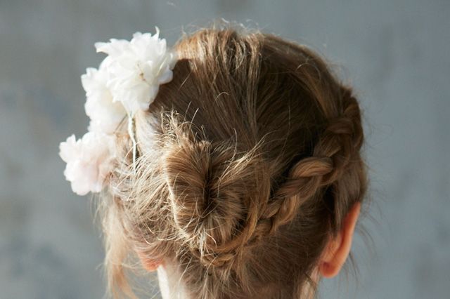 Hairstyle, Shoulder, Style, Back, Beauty, Neck, Bun, Brown hair, Bridal accessory, Embellishment, 