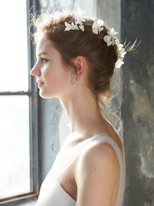 Clothing, Ear, Hairstyle, Forehead, Shoulder, Bridal accessory, Hair accessory, Mammal, Headpiece, Bride, 