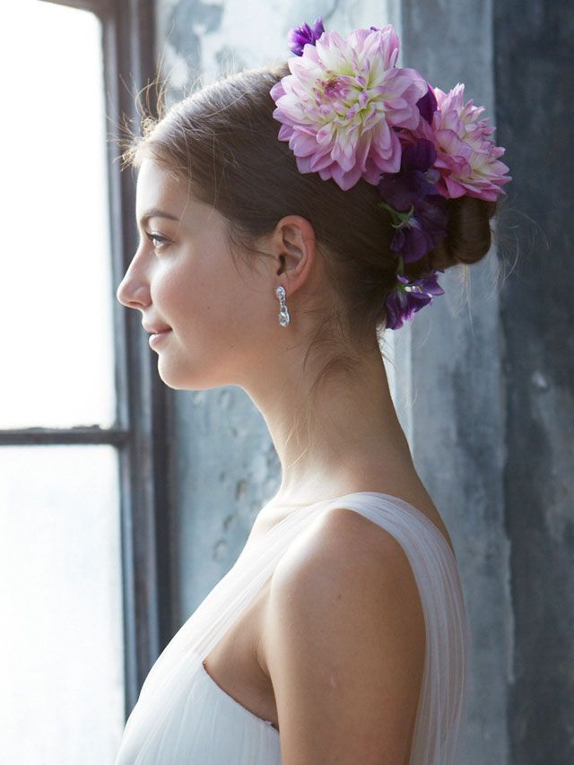 Ear, Hairstyle, Petal, Shoulder, Photograph, Joint, Flower, Hair accessory, Style, Bridal accessory, 