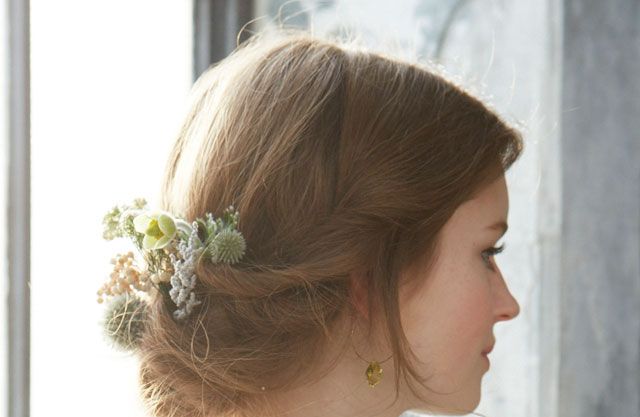 Hair, Head, Hairstyle, Shoulder, Joint, Style, Bridal accessory, Neck, Beauty, Back, 