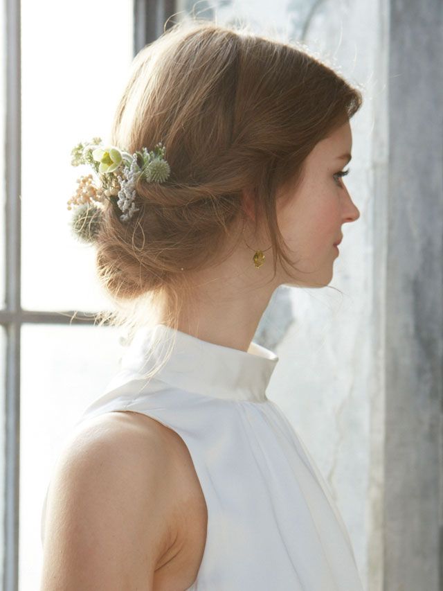 Hair, Head, Hairstyle, Shoulder, Joint, Style, Bridal accessory, Neck, Beauty, Back, 