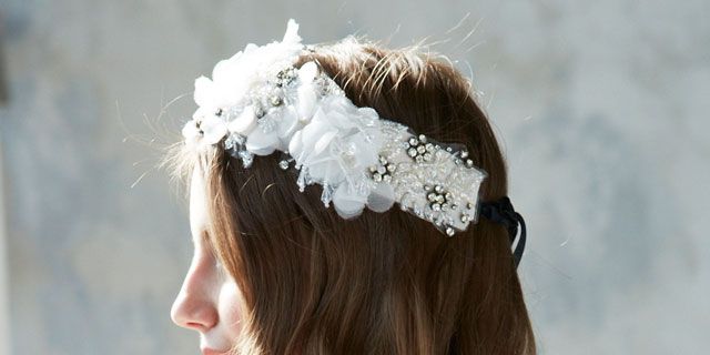Clothing, Brown, Hairstyle, Shoulder, Photograph, White, Hair accessory, Bridal accessory, Dress, Headpiece, 