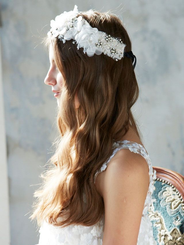 Clothing, Brown, Hairstyle, Shoulder, Photograph, White, Hair accessory, Bridal accessory, Dress, Headpiece, 