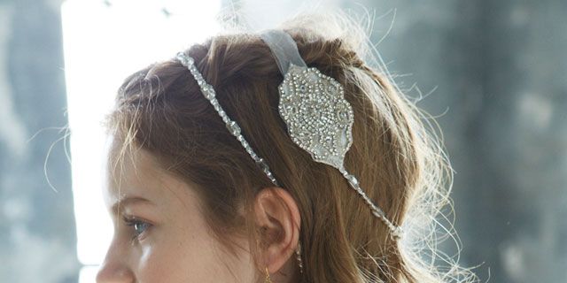 Clothing, Hairstyle, Shoulder, Style, Hair accessory, Bridal accessory, Fashion accessory, Beauty, Headpiece, Fashion, 