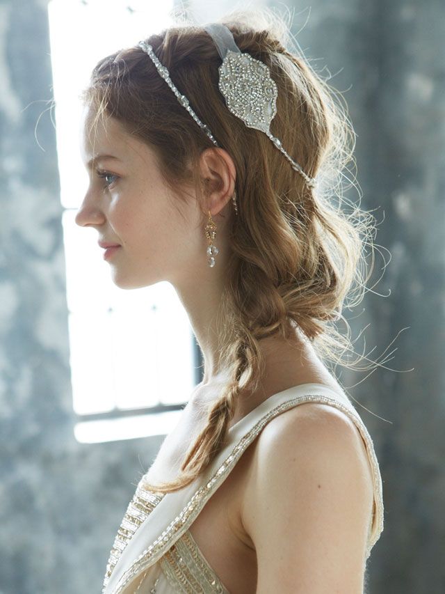 Clothing, Hairstyle, Shoulder, Style, Hair accessory, Bridal accessory, Fashion accessory, Beauty, Headpiece, Fashion, 