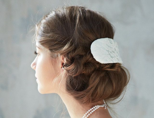 Clothing, Ear, Hairstyle, Skin, Shoulder, Bridal accessory, Joint, Style, Hair accessory, Beauty, 