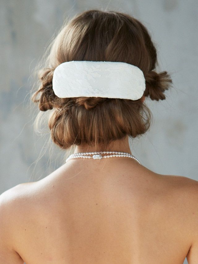 Brown, Hairstyle, Skin, Shoulder, Joint, Back, Style, Hair accessory, Beauty, Neck, 