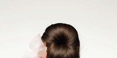 Hairstyle, Shoulder, Joint, Elbow, Style, Back, Fashion, Neck, Waist, Long hair, 