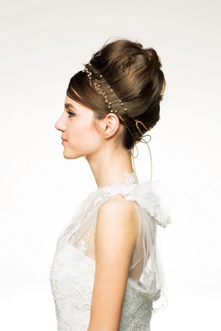 Ear, Hairstyle, Skin, Forehead, Shoulder, Bridal accessory, Hair accessory, Dress, Style, Headpiece, 