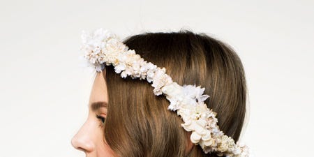 Hair, Brown, Hairstyle, Skin, Forehead, Bridal accessory, Shoulder, Eyebrow, Hair accessory, White, 