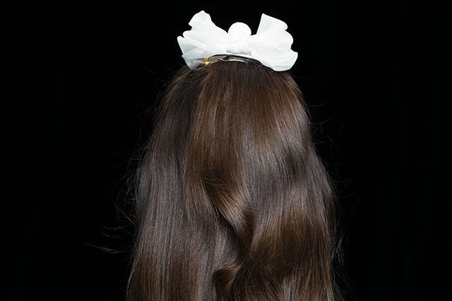 Clothing, Hairstyle, Shoulder, Textile, White, Hair accessory, Beauty, Fashion, Back, Long hair, 