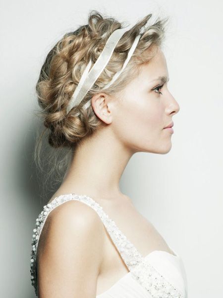 Hair, Ear, Hairstyle, Chin, Forehead, Shoulder, Hair accessory, Style, Headpiece, Bridal accessory, 