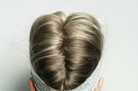 Ear, Brown, Hairstyle, Skin, Forehead, Shoulder, Style, Hair accessory, Back, Beauty, 