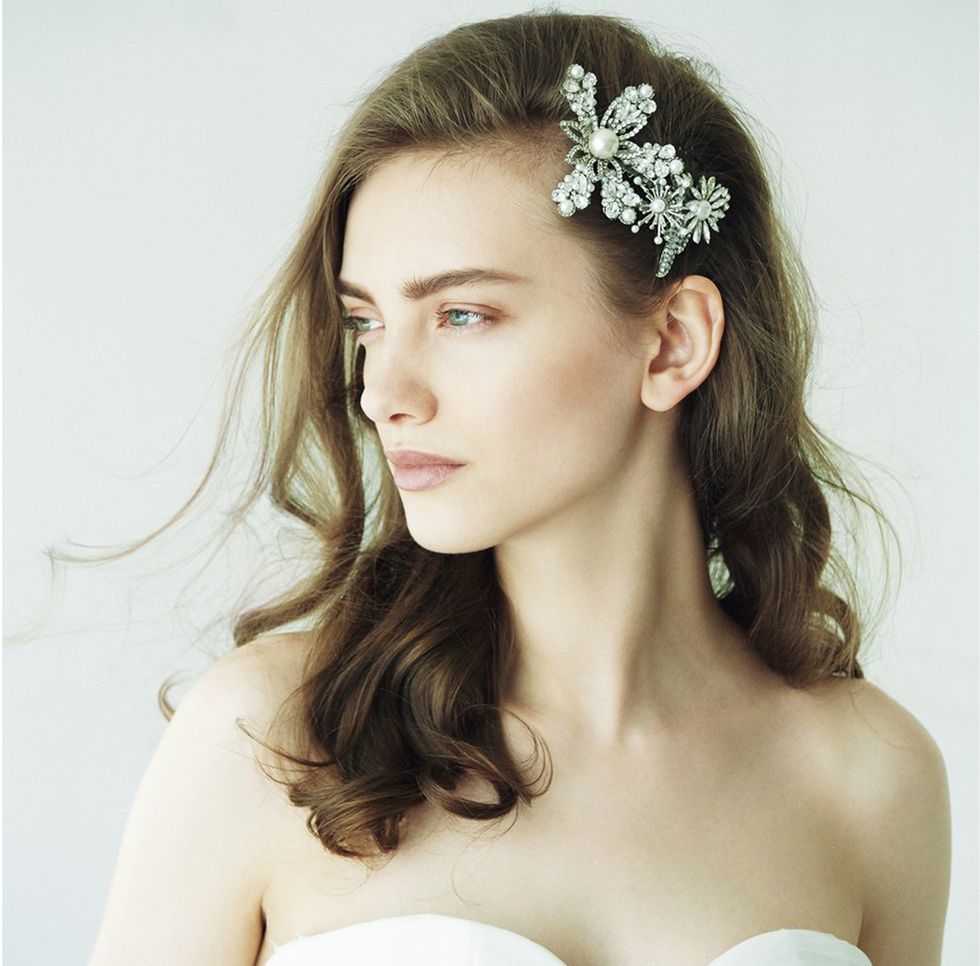 Hairstyle, Skin, Forehead, Shoulder, Eyebrow, Photograph, Hair accessory, Headpiece, Bridal accessory, Style, 