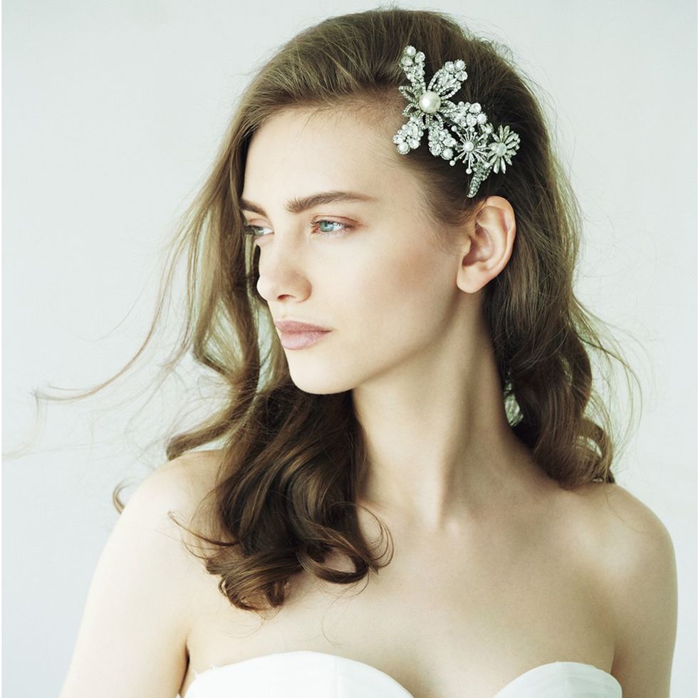 Hairstyle, Skin, Forehead, Shoulder, Eyebrow, Photograph, Hair accessory, Headpiece, Bridal accessory, Style, 