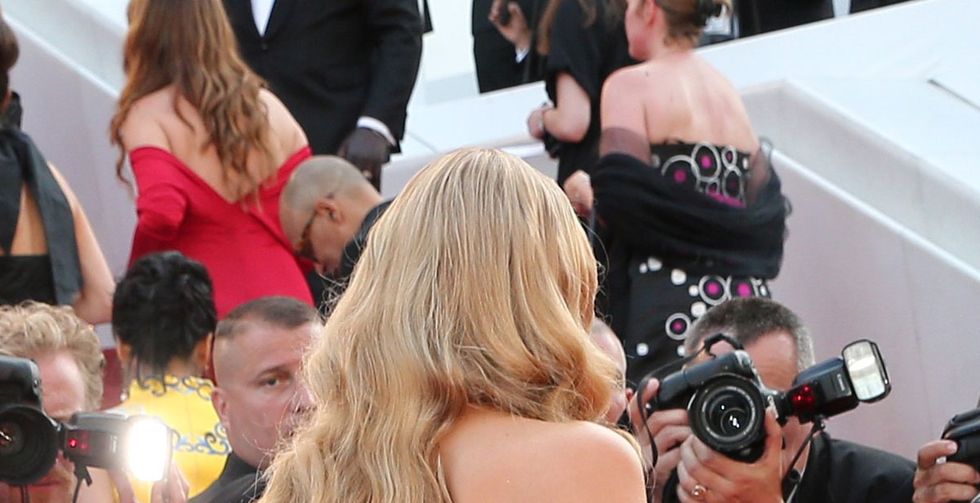 Hair, Red carpet, Hairstyle, Premiere, Beauty, Blond, Event, Carpet, Dress, Fashion, 