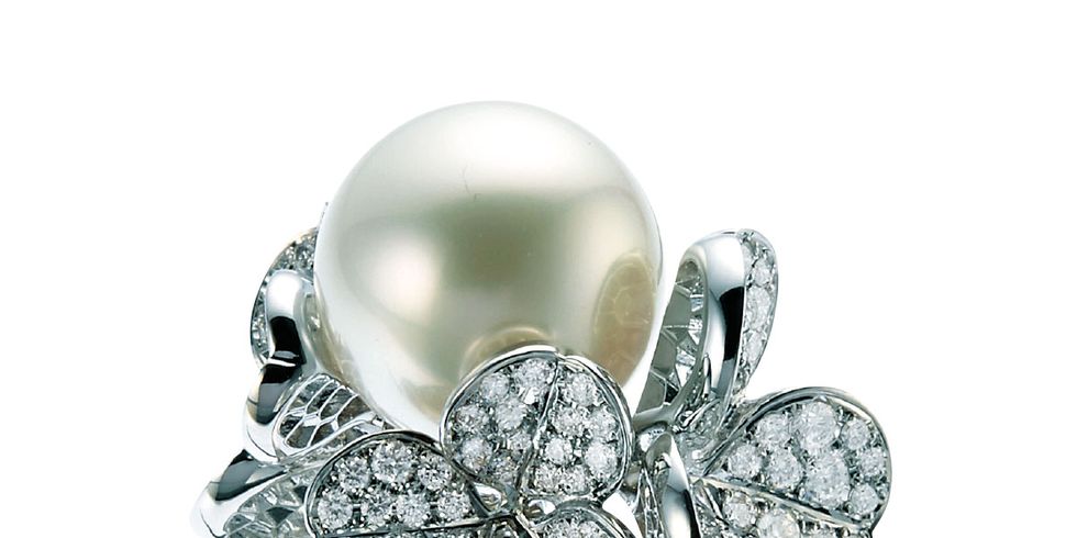 Jewellery, Diamond, Fashion accessory, Ring, Gemstone, Engagement ring, Platinum, Heart, Silver, Heart, 