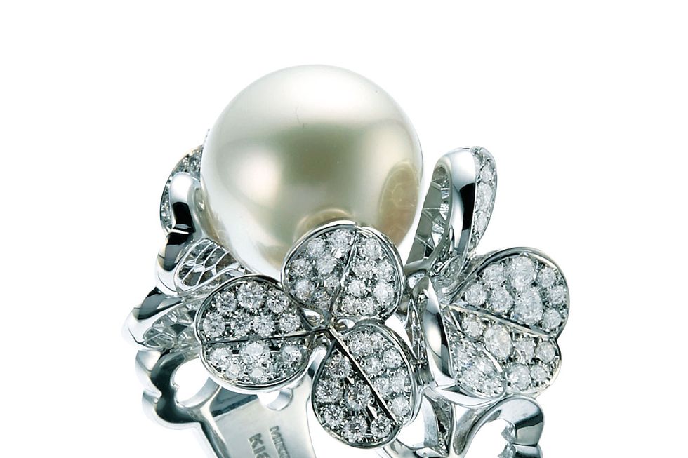 Jewellery, Diamond, Fashion accessory, Ring, Gemstone, Engagement ring, Platinum, Heart, Silver, Heart, 