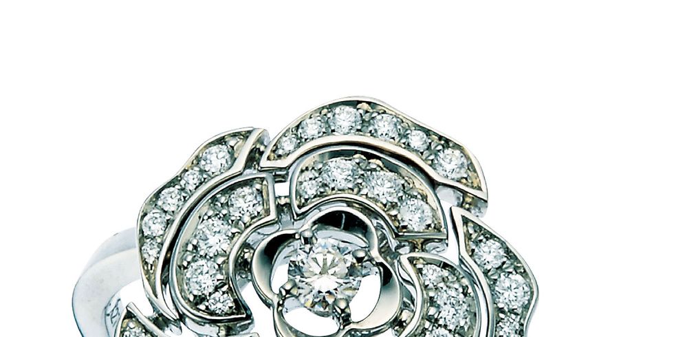 Ring, Diamond, Jewellery, Engagement ring, Fashion accessory, Pre-engagement ring, Gemstone, Platinum, Wedding ring, Silver, 