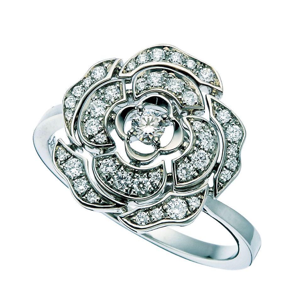 Ring, Diamond, Jewellery, Engagement ring, Fashion accessory, Pre-engagement ring, Gemstone, Platinum, Wedding ring, Silver, 