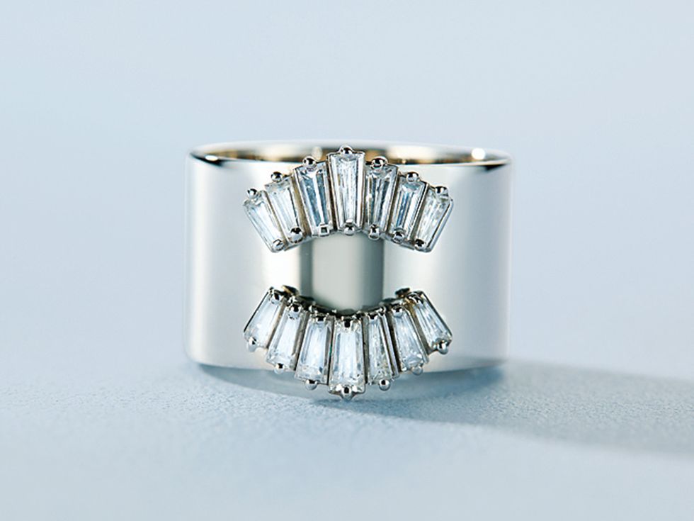 Ring, Jewellery, Fashion accessory, Platinum, Engagement ring, Diamond, Metal, Gemstone, Silver, Body jewelry, 
