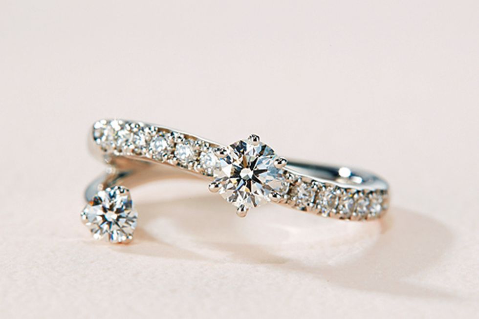 Body jewelry, Fashion accessory, Engagement ring, Jewellery, Ring, Diamond, Wedding ring, Gemstone, Platinum, Finger, 