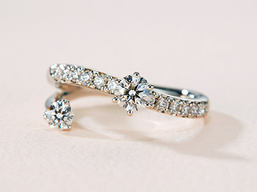 Body jewelry, Fashion accessory, Engagement ring, Jewellery, Ring, Diamond, Wedding ring, Gemstone, Platinum, Finger, 