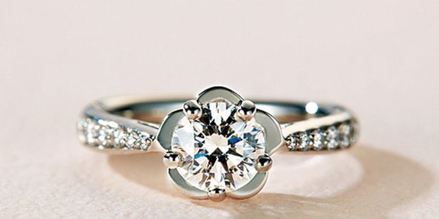 Jewellery, Fashion accessory, Ring, Diamond, Engagement ring, Body jewelry, Gemstone, Pre-engagement ring, Wedding ring, Wedding ceremony supply, 