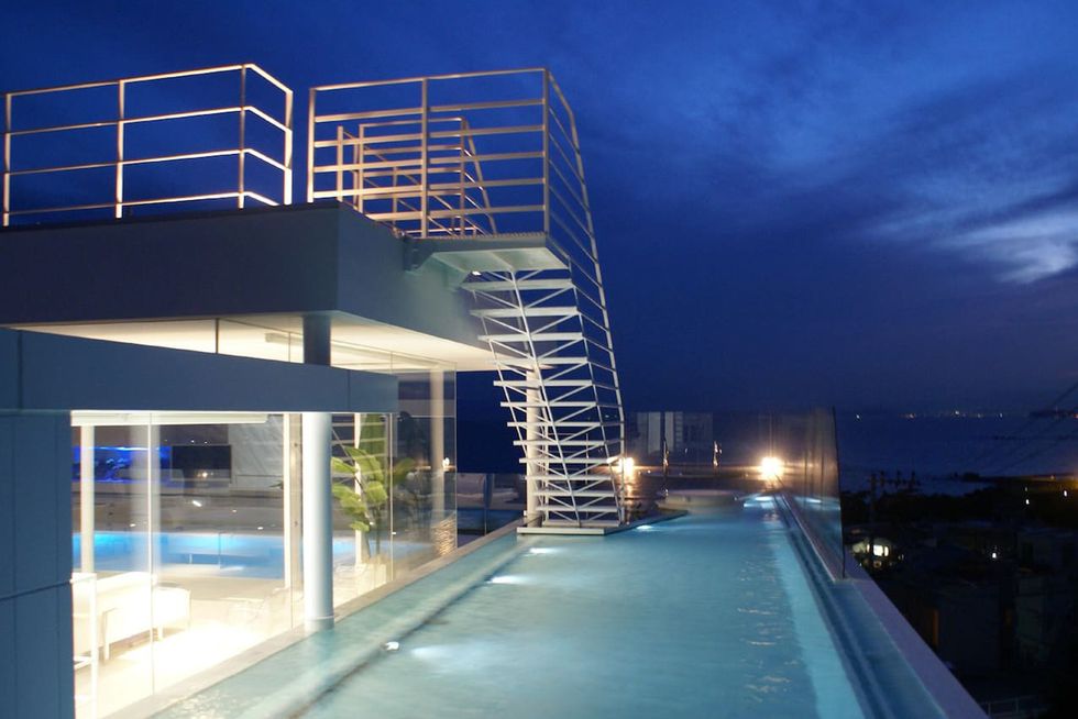 Blue, Fluid, Swimming pool, Real estate, Aqua, Azure, Stairs, Composite material, Handrail, Reflection, 