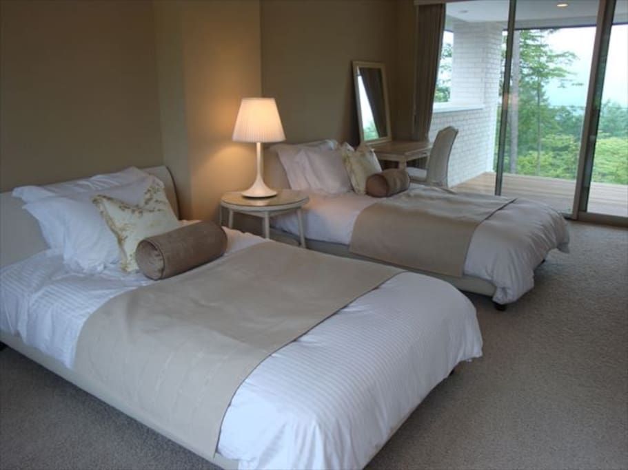 Bed, Wood, Room, Lighting, Floor, Interior design, Property, Wall, Bedding, Textile, 