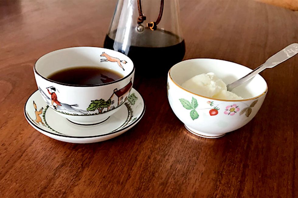 Cup, Porcelain, Coffee cup, Cup, Dishware, Serveware, Saucer, Tableware, Teacup, Drink, 