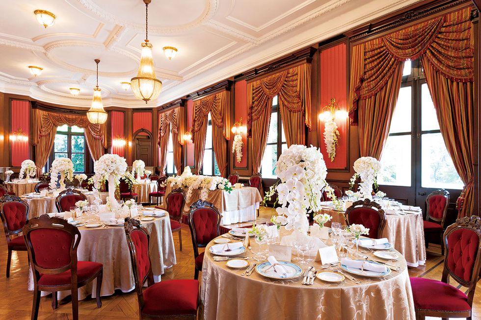 Decoration, Wedding banquet, Function hall, Restaurant, Room, Banquet, Rehearsal dinner, Centrepiece, Dining room, Building, 