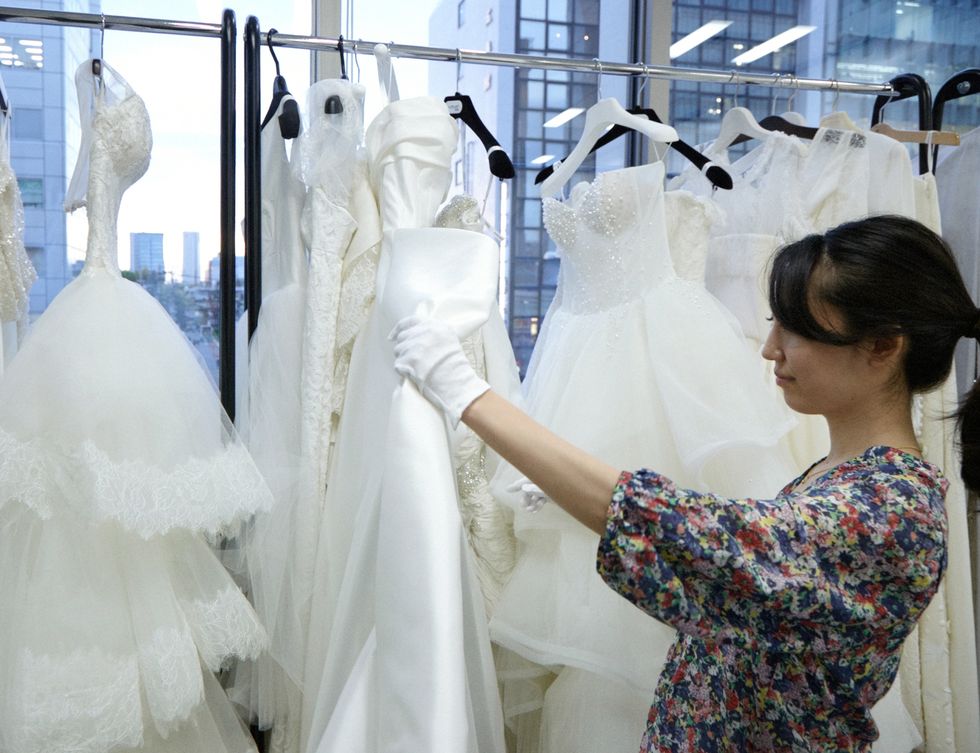 Dress, Wedding dress, Gown, Clothing, White, Bridal clothing, Bridal party dress, Shoulder, Bride, Fashion, 